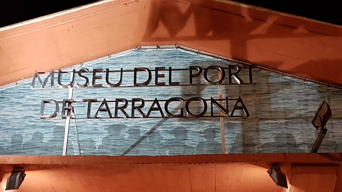 WINEBLACK2's tweet photo. Noche en el Museo del @museuporttgna con #catas "tast" de #vi @DOTarragona amb
#vins de @cellersingulars, una noche especial dirigida por Jordi comentando anécdotas del #porttarragona #biopaumera @Cellermasbella1 @LaPocavergonya @estolverd #cellerpedrola #nitmuseu @TGNturisme https://t.co/5nSyxlIgmy