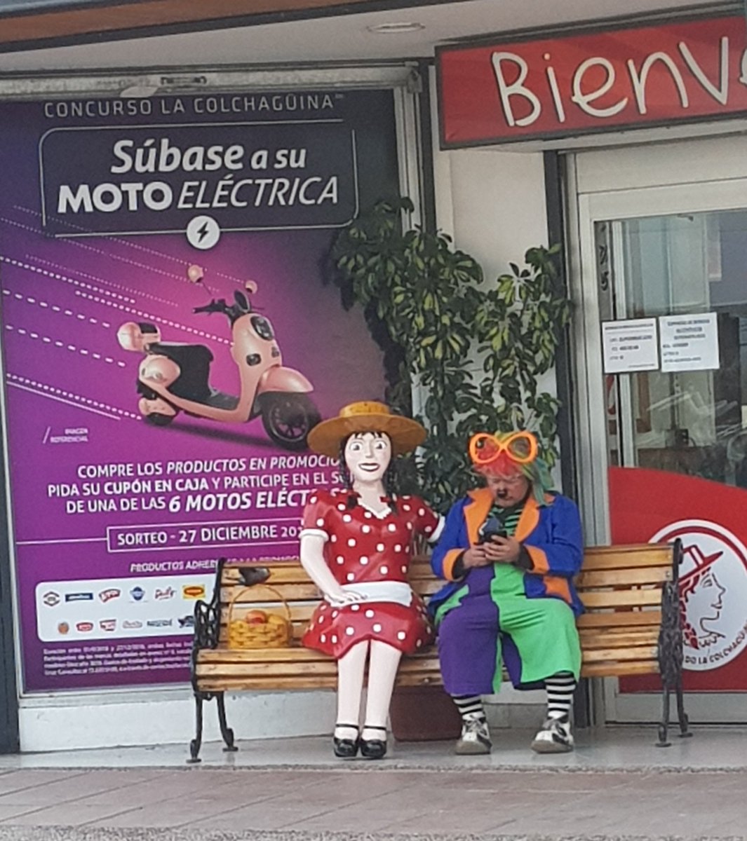 SupColchaguina's tweet photo. Todos quieren sacarse una foto con nuestra huasita La Colchagüina. https://t.co/Cbaf81LRrV