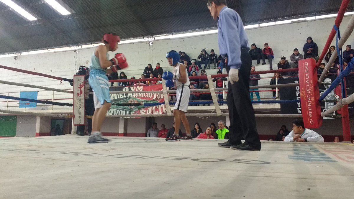 vascoG10's tweet photo. #BoxeoSalta Final Categoría 48 Kg clasificatorias a  los Juegos Evita 2018 : Agustín Tolaba (Tartagal) le ganó a Rudy Rodríguez (Cafayate). Tolaba representará en Mar del Plata a Salta! @EscMuniBoxSalta @SecDeporteSalta https://t.co/43ZTicpR0F