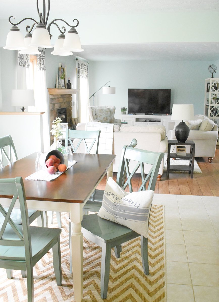 jordan_bigler's tweet photo. Late summer peaches are my favorite 🍑🍑🍑
#openfloorplan #dining #peaches #chandelier #prettyspaces  #freshfarmhouse #frenchcountrystyle #colorfuldecor #mixandmatch https://t.co/2amixo3zQY