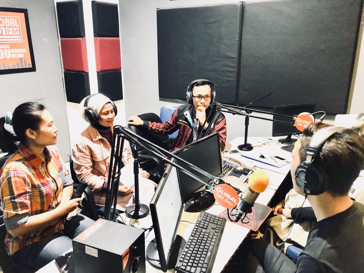 RizkiAsmuni's tweet photo. siaran kita hari ini di radio global 101 fm Palembang bersama @Indha30 kali ini kita bincang2 tentang posyandu remaja.

@EkoSandjojo @anwsanusi @taufikmadjid71 @pendampingdesa_ @P3MD_OKUT @tppindonesia @pendampingdesa_ @Posrem_Ceria https://t.co/HONqVIdBlm