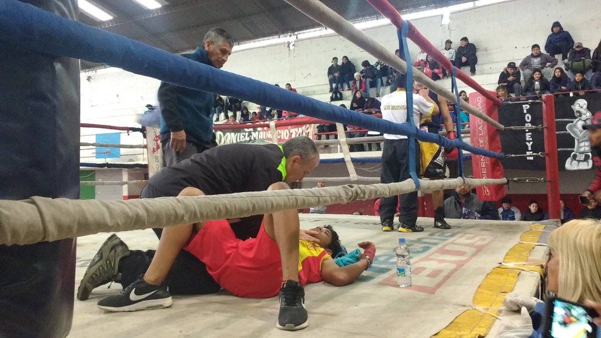 vascoG10's tweet photo. #BoxeoSalta Leandro Mendoza (Tartagal) le ganó por RSC 1 a Francisco Quiroga (Capital) y representarácia en la categoría 50 kg a nuestra Provincia en los Juegos Evita 2018. @EscMuniBoxSalta @SecDeporteSalta @CooperadoraSalt https://t.co/zBsnOj3gNv
