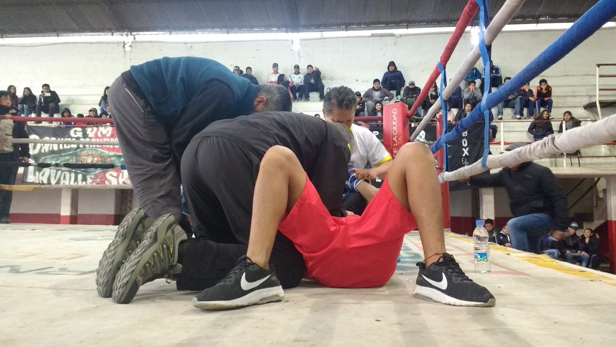 vascoG10's tweet photo. #BoxeoSalta Leandro Mendoza (Tartagal) le ganó por RSC 1 a Francisco Quiroga (Capital) y representarácia en la categoría 50 kg a nuestra Provincia en los Juegos Evita 2018. @EscMuniBoxSalta @SecDeporteSalta @CooperadoraSalt https://t.co/zBsnOj3gNv