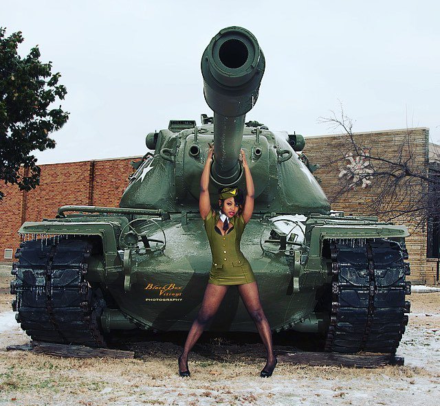 chulki-video-tankistki-seks-fisting-bolshimi-predmetami