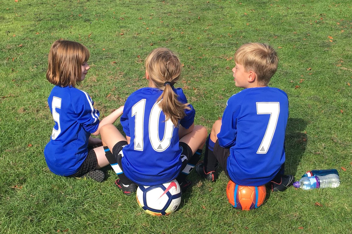 bluestar_fc's tweet photo. Great to see some of the U9 playing pre season games @KingswayAthFc  @juno_fc Great fun, prep for 7v7 and challenging long bumpy grass 😬😂 thx All!! https://t.co/3VRXFkDDCE