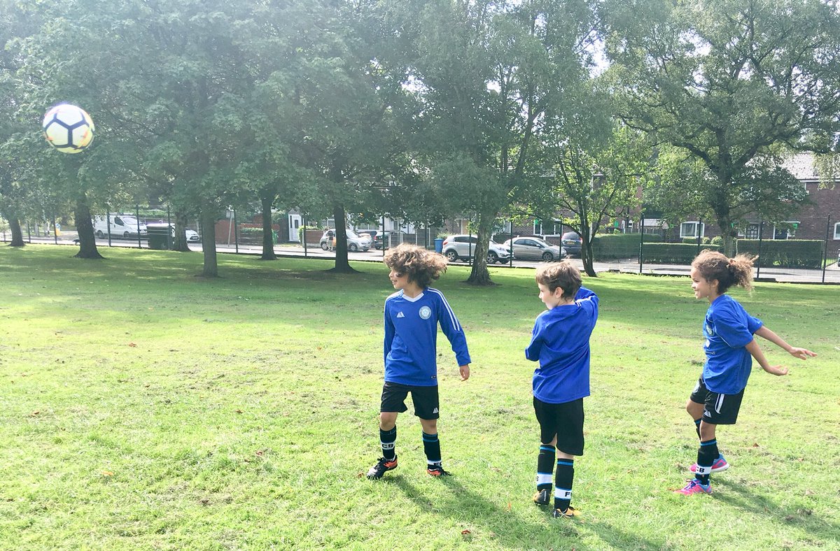 bluestar_fc's tweet photo. Great to see some of the U9 playing pre season games @KingswayAthFc  @juno_fc Great fun, prep for 7v7 and challenging long bumpy grass 😬😂 thx All!! https://t.co/3VRXFkDDCE