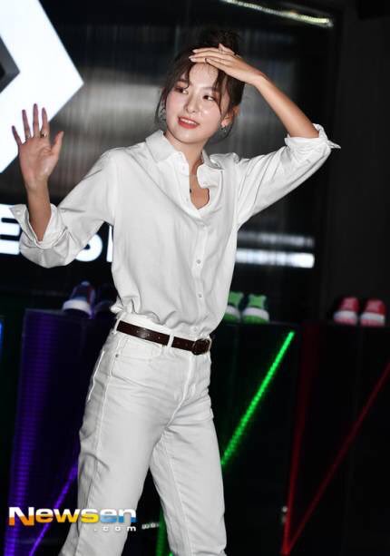 seulrenething's tweet photo. Hello 👋 boyfriend Kang ❤️
#SEULGI
#THEREALMODEL https://t.co/se4JHahO9P