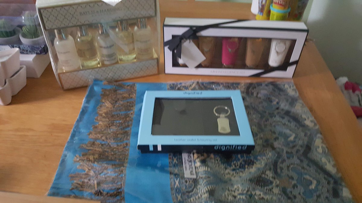 angelikarelika's tweet photo. Raffle prizes so far (not including the 10 complimentary tickets or vouchers to local attractions!)

Tickets on sale here: https://t.co/freWRXFkcy

#babylosshour #babylossawareness #simplysay #BreakTheSilence 

In aid of @AchingArms  and @_4Louis https://t.co/pybVI9IH7D