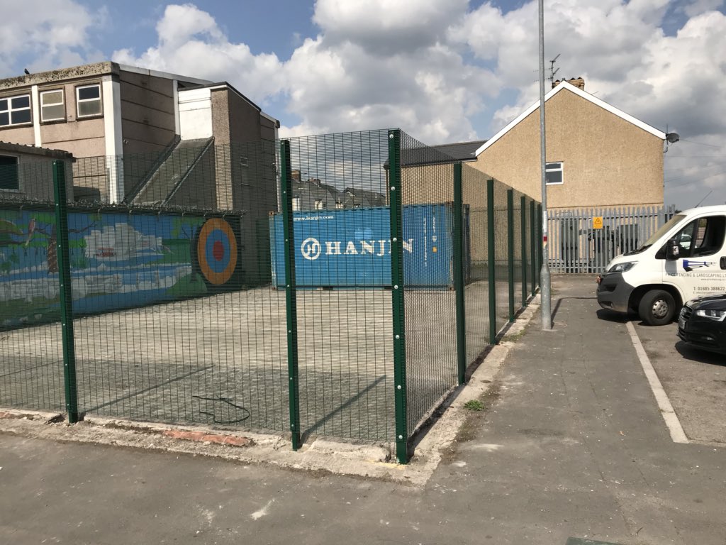 PRICEFENCING1's tweet image. A job well done by Mark &amp;amp; Jason on Shaftesbury community centre in Newport.
#358 #PrisonMesh
#PriceFencing
#WeDoItAll