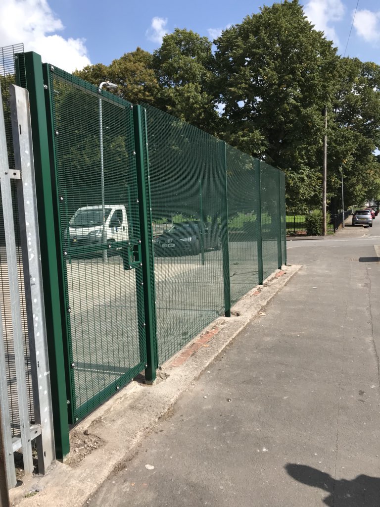 PRICEFENCING1's tweet image. A job well done by Mark &amp;amp; Jason on Shaftesbury community centre in Newport.
#358 #PrisonMesh
#PriceFencing
#WeDoItAll