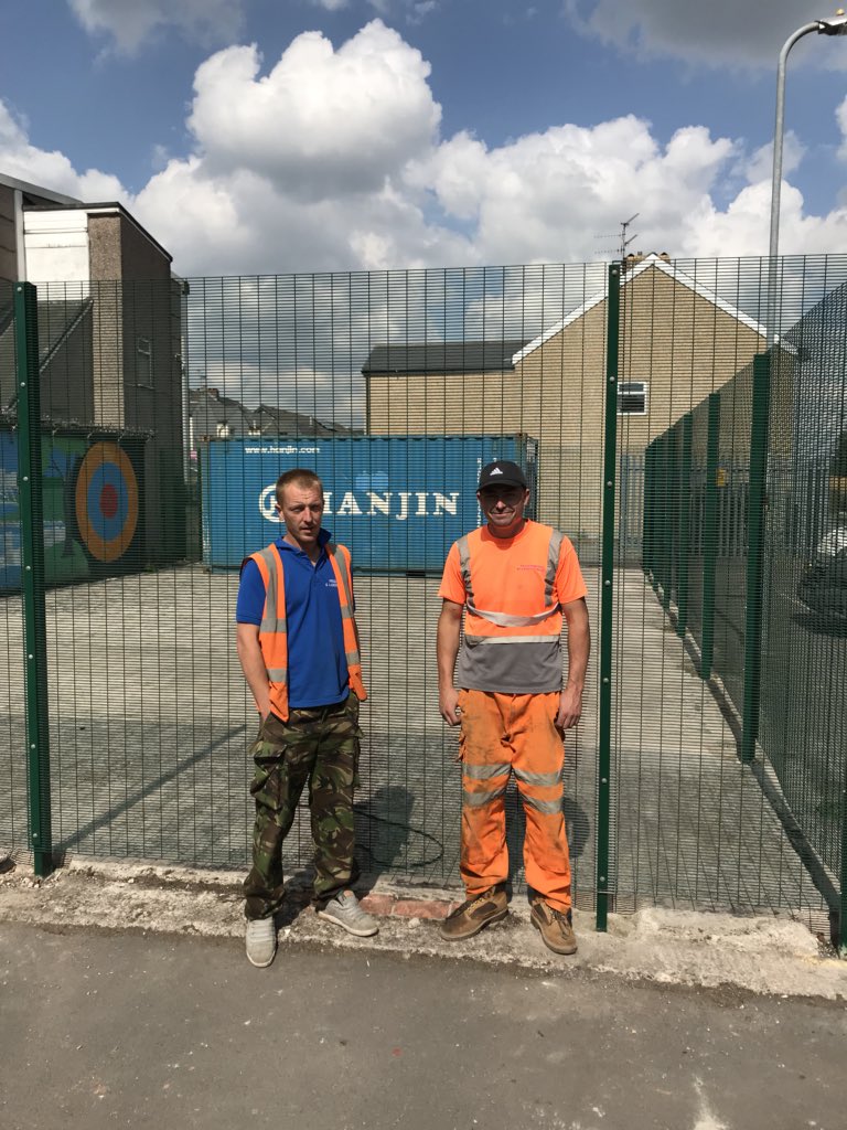 PRICEFENCING1's tweet image. A job well done by Mark &amp;amp; Jason on Shaftesbury community centre in Newport.
#358 #PrisonMesh
#PriceFencing
#WeDoItAll