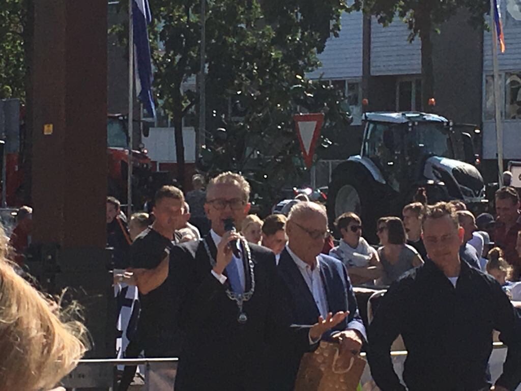 GerritJanGorter's tweet photo. Weer een zonovergoten #Pinkendag in #Zeewolde. Altijd een mooie ontmoeting tussen ons grote agrarische buitengebied en de inwoners van het dorp. Vandaag de 30e editie. https://t.co/ZH7ufnzChR