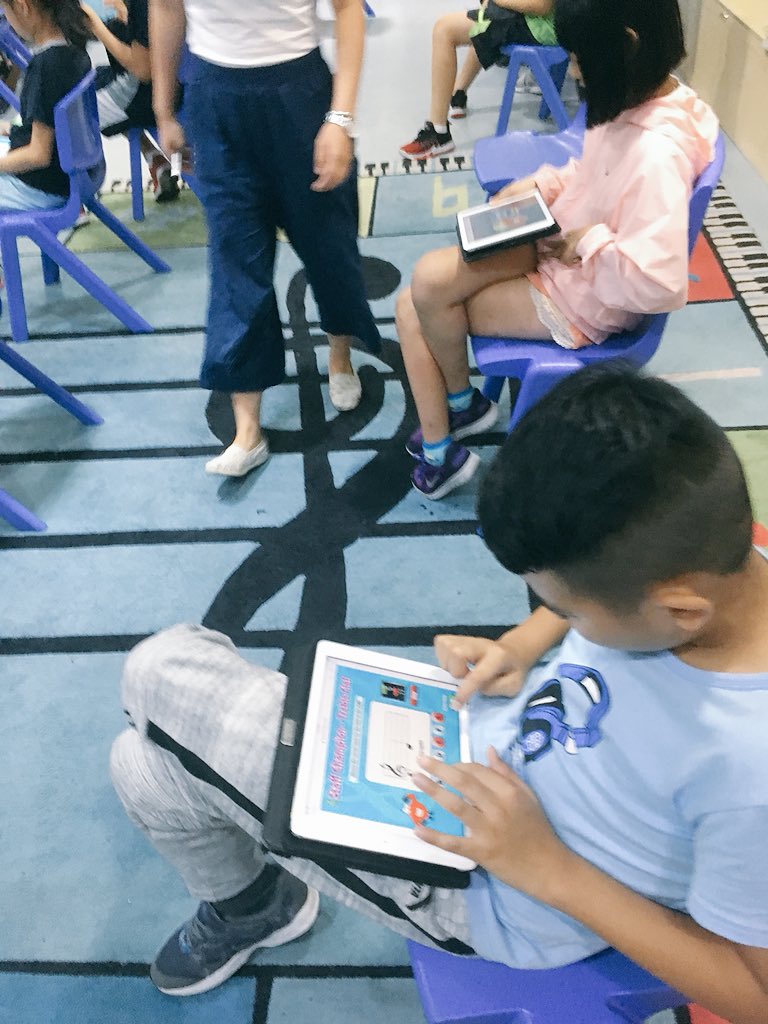 msOtweeting's tweet photo. Never thought technology integration would be this easy! Gotta thank @QuaverMusic for offering their “Teacher-Friendly Technology Management” even in China! Ss learning music notation on iPads at #ISDwow https://t.co/x5C6CBO7Z8