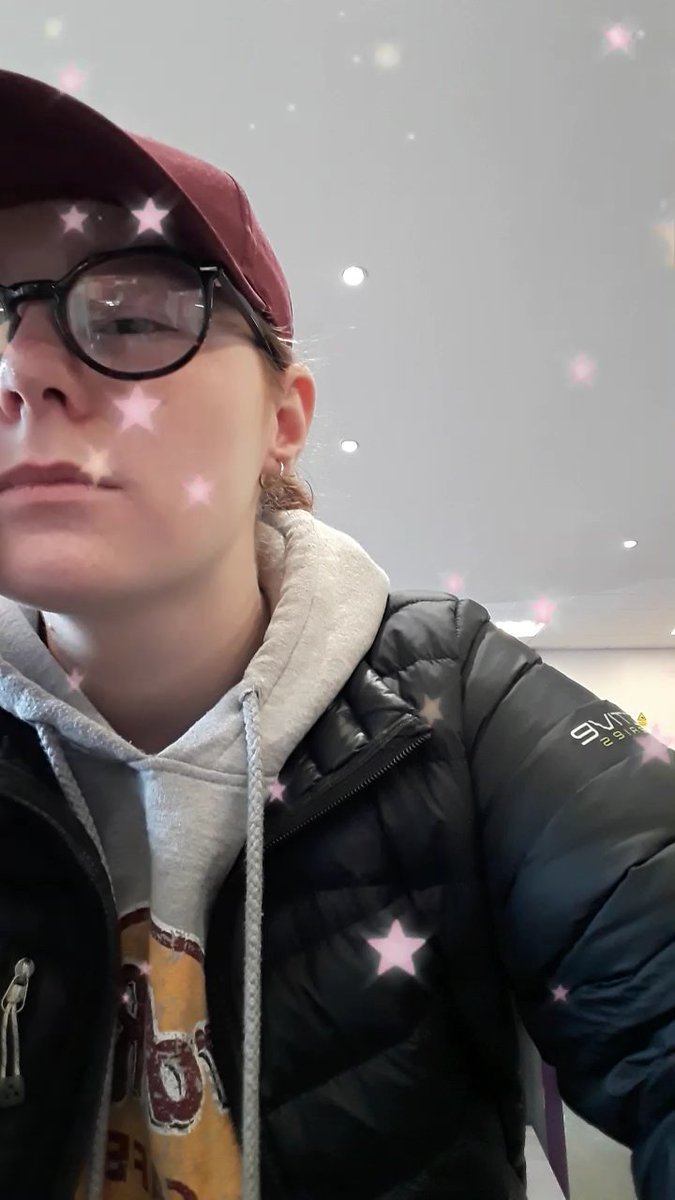 atomic_harri's tweet photo. #NonBinaryBeauties sorry im super later to this tag. Anyway this hat is the best thing i own https://t.co/lATi84D22X