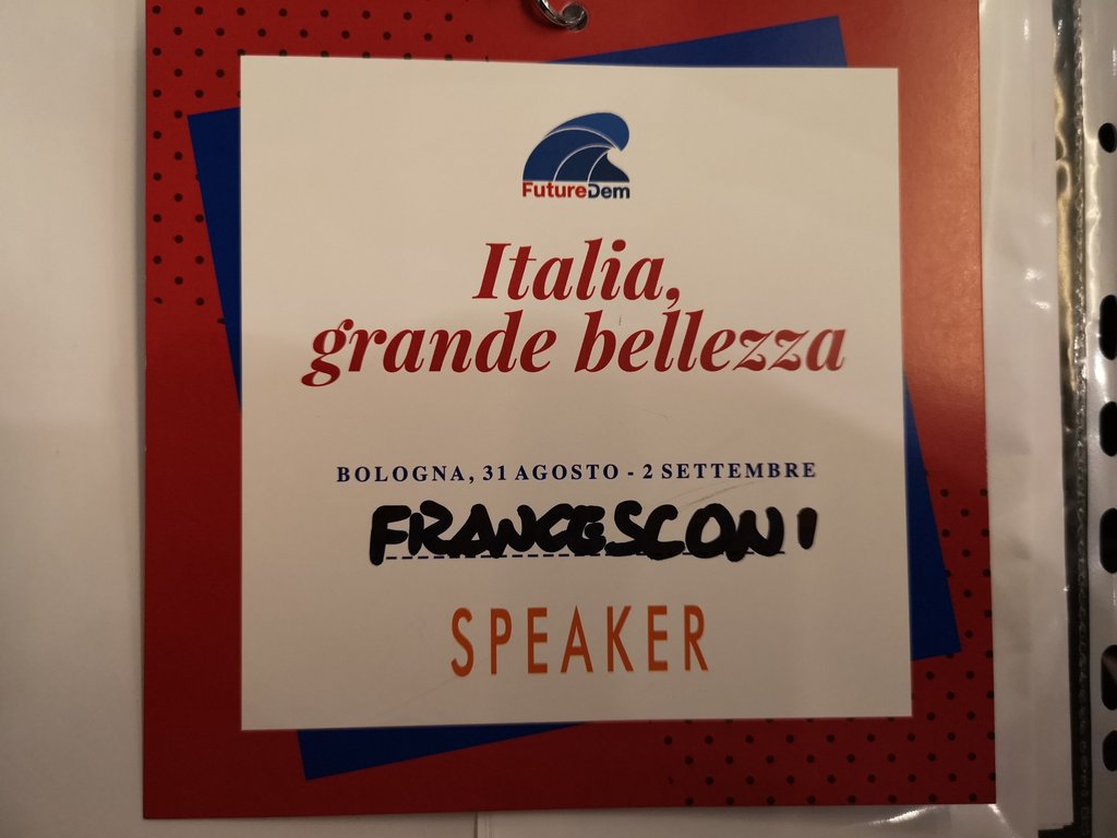 DanFrancesconi's tweet photo. Oggi a #Bologna con i giovani della #Summer #School #FutureDem a parlare di #sviluppo Economico #Innovazione e #Digitalizzazione https://t.co/HlNFq6s0VT