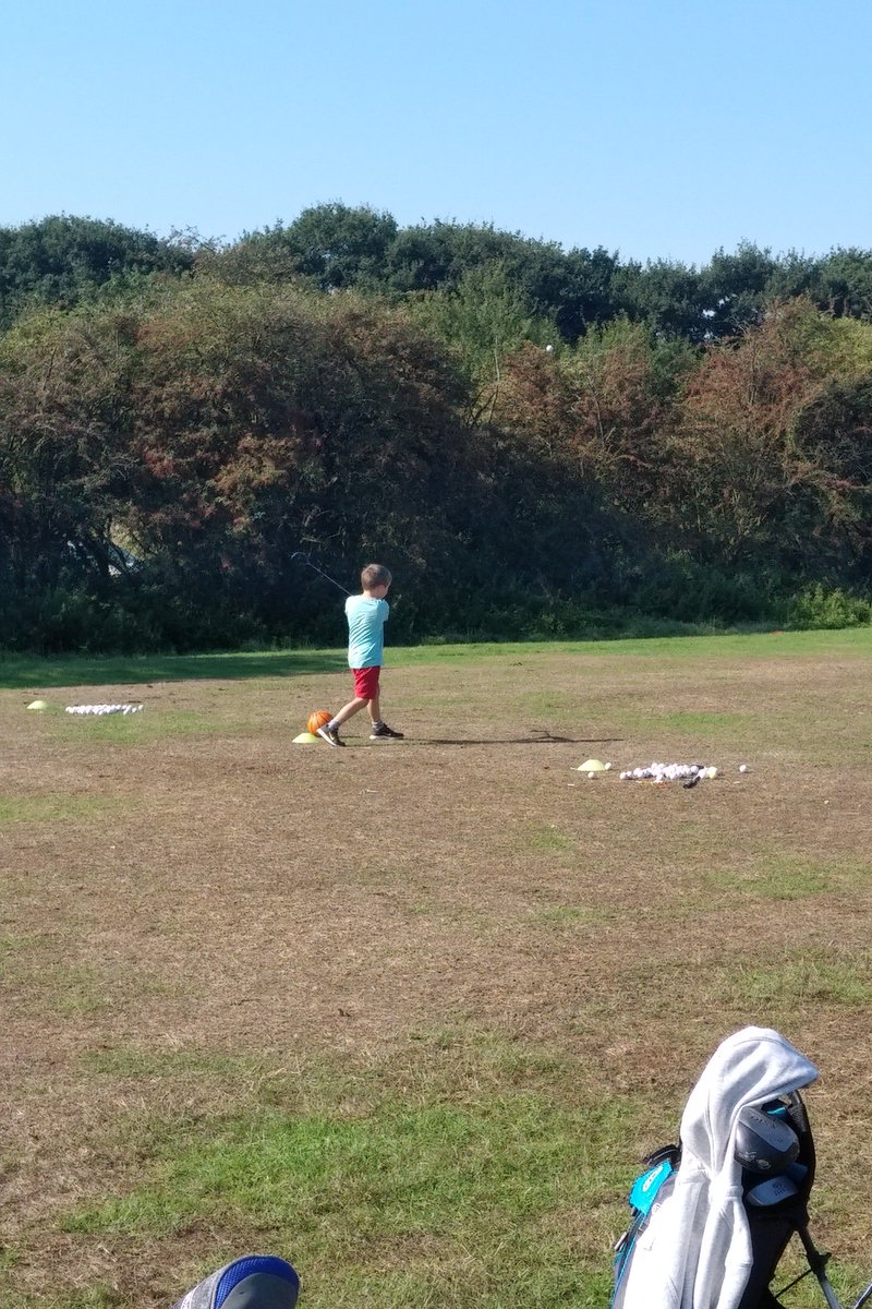 BushMcW's tweet image. Cracking morning for kids golf @westmiddgc thanks to coach Will. Well earned breakfast before heading to @GrasshoppersLDN to support @LondonWelshRFC #lovesaturdays #COYW