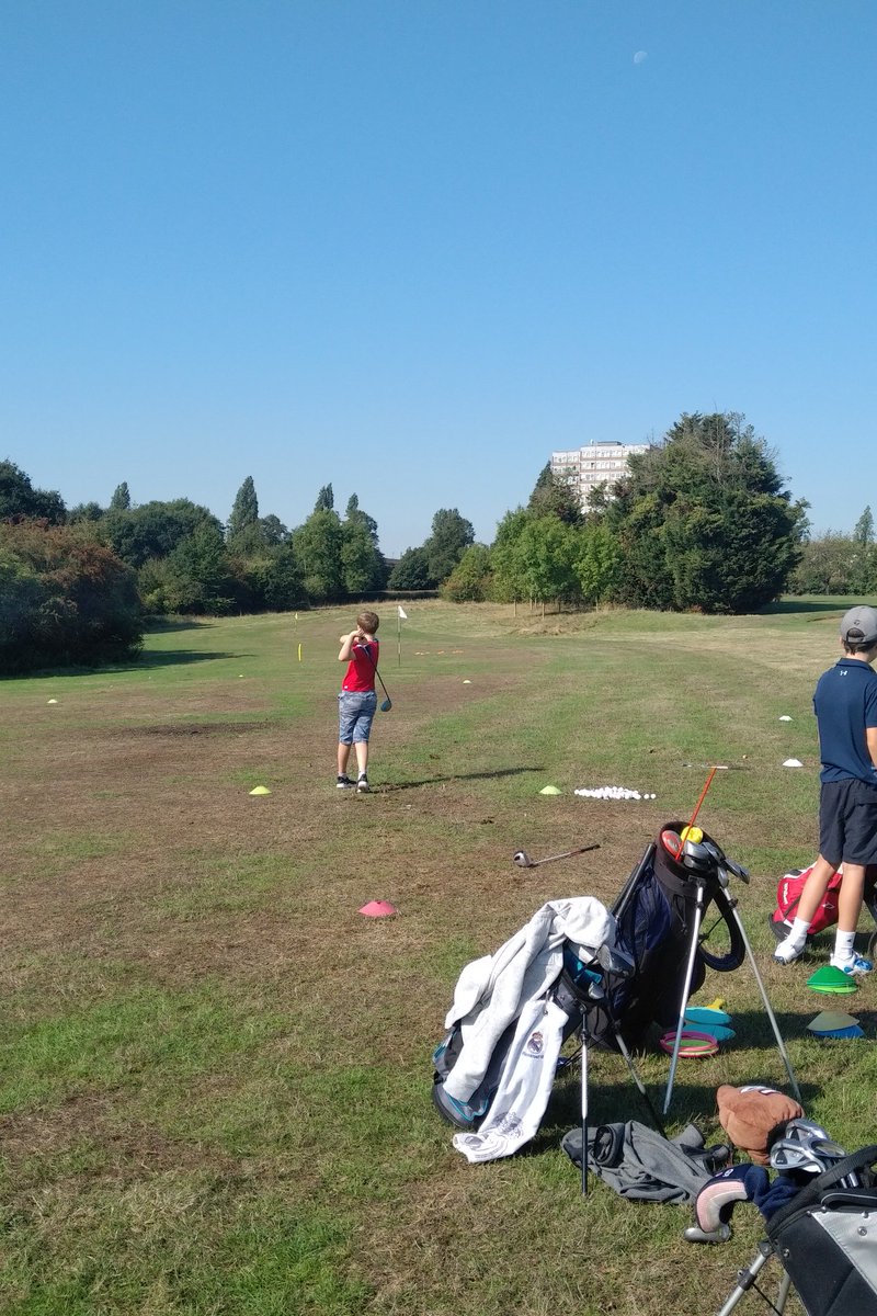 BushMcW's tweet image. Cracking morning for kids golf @westmiddgc thanks to coach Will. Well earned breakfast before heading to @GrasshoppersLDN to support @LondonWelshRFC #lovesaturdays #COYW