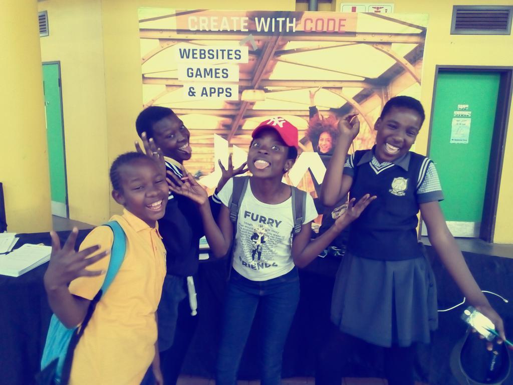 codejika's tweet image. The vibrant primary school learners came in their own personal capacity to experience their first lines of code @Lesufi @DBE_SA @MPGov @_mpnews @MbombelaStad #MpumalangaShow #CodeJika #CodingLeague