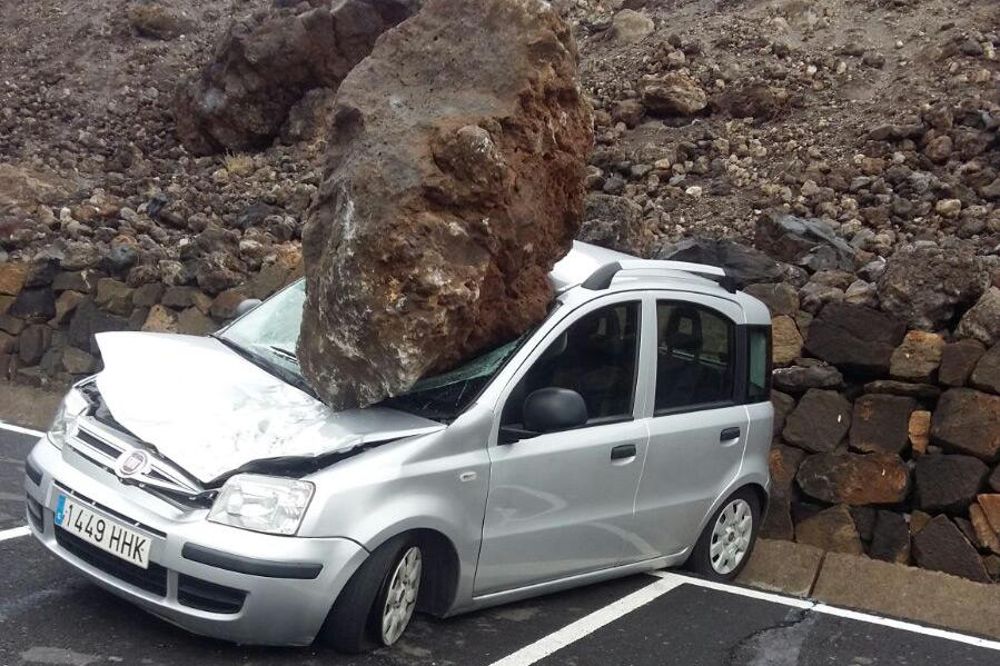 ricard_oliveras's tweet image. No Parking #rockslide