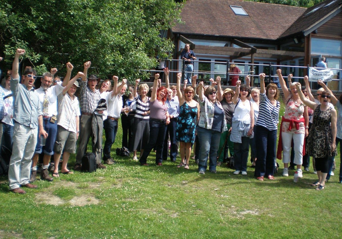 Our Saturday (22nd September) 'Big Seaside Sing' will be led by The <a href="/SDFolkSingers/">SDownsFolkSingers</a>  
They sing songs about the South Downs, or that were sung in the South Downs, or written by a resident of the Downs.
More: bit.ly/2KHp0ax
#folkmusic #folkfestival #singalong