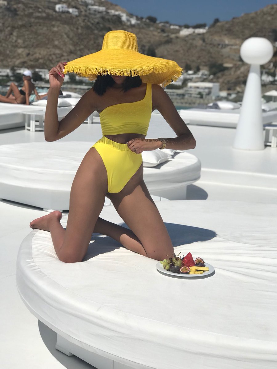 bluembombo's tweet photo. ..wishing you a happy spring day, all the way from #Greece #Mykonos https://t.co/vYCqv9y7rV