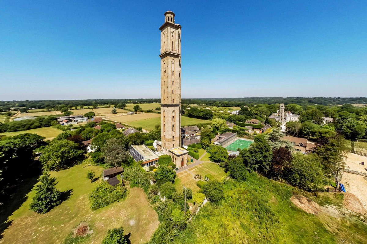 Phantom folly: 14-floor tower inspired by 'the ghost of Christopher Wren' back on sale with £1.5m price hike.

homesandproperty.co.uk/luxury/propert…