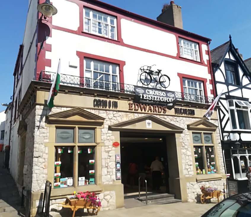EdwardsofConwy's tweet photo. Have you tried our #readymeals or #kitchenready main and side dishes yet? Quick, easy and delicious Saturday night tea sorted! All hand prepared on the premises. https://t.co/Orq3ho6Ca8