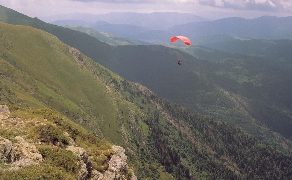 aragonturismo's tweet photo. Cerca de Benasque, hallaremos Castejón de Sos, famoso por sus condiciones excepcionales para la práctica del parapente. Muy cerca, el Macizo del Turbón, bajo el cual se encuentra el Balneario de Vilas del Turbón, en un entorno de incomparable belleza. #Ribagorza #AragónTurismo https://t.co/W4DNzwunuc