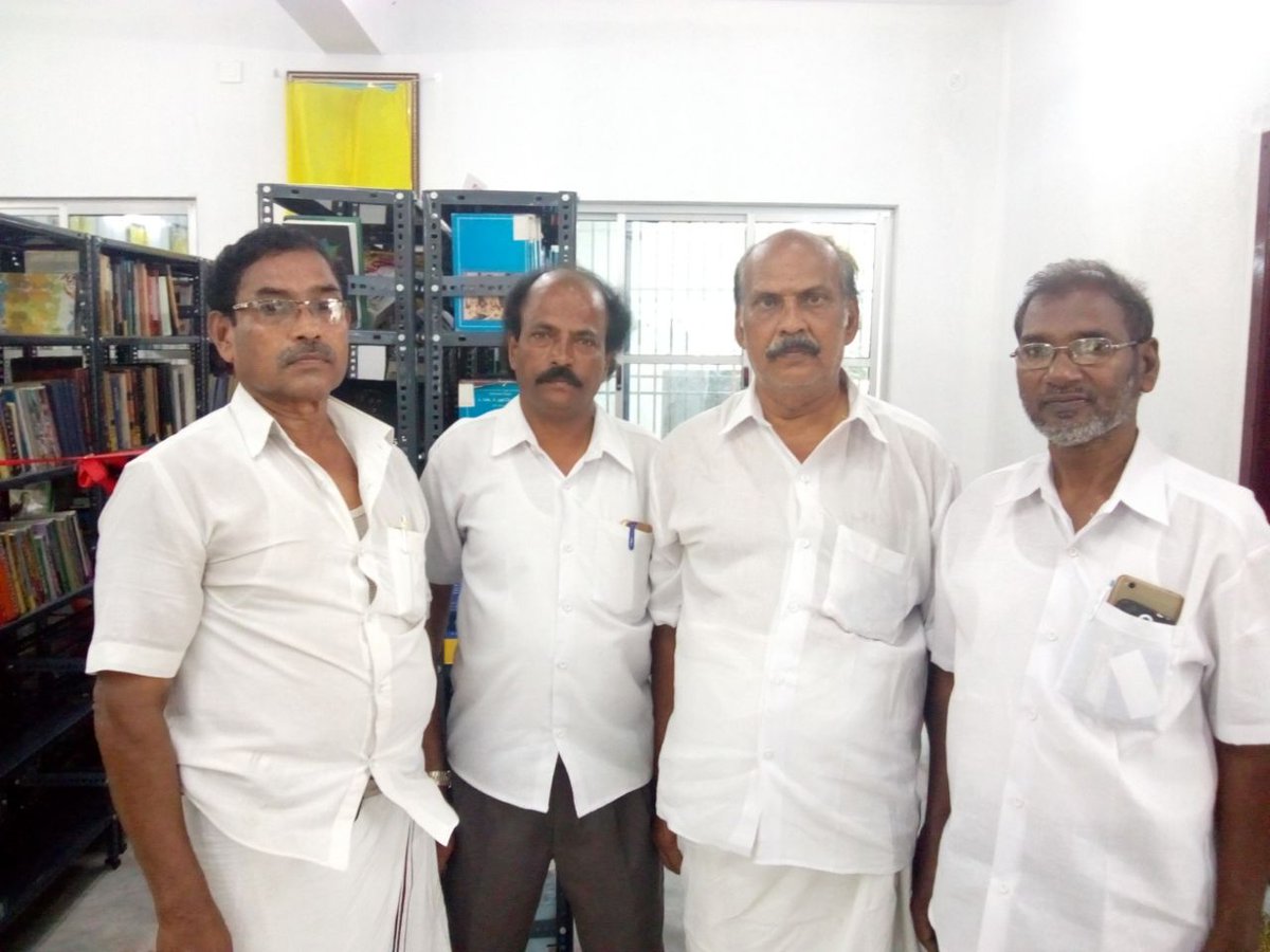 JDeepaofficial1's tweet photo. ஜெ.தீபா அவர்களின் ஆணைக்கிணங்க டாக்டர் அனிதாவின் முதலாம் ஆண்டு நினைவு தினத்தை முன்னிட்டு - அரியலூர் அனிதா அவர்களின் இல்லத்தில் அவர்களின் திரு உருவ படத்திற்கு பொருப்பாளர்கள் அஞ்சலி செலுத்தினார்கள்
#RipAnitha
#neetkilledanitha #neetExam
#எம்ஜிஆர் அம்மா தீபா பேரவை https://t.co/LBg39zzv9h