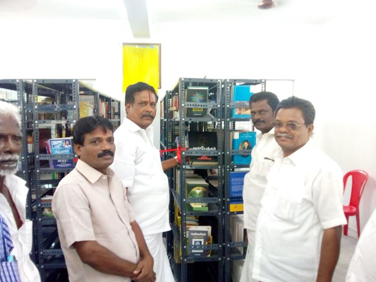 JDeepaofficial1's tweet photo. ஜெ.தீபா அவர்களின் ஆணைக்கிணங்க டாக்டர் அனிதாவின் முதலாம் ஆண்டு நினைவு தினத்தை முன்னிட்டு - அரியலூர் அனிதா அவர்களின் இல்லத்தில் அவர்களின் திரு உருவ படத்திற்கு பொருப்பாளர்கள் அஞ்சலி செலுத்தினார்கள்
#RipAnitha
#neetkilledanitha #neetExam
#எம்ஜிஆர் அம்மா தீபா பேரவை https://t.co/LBg39zzv9h