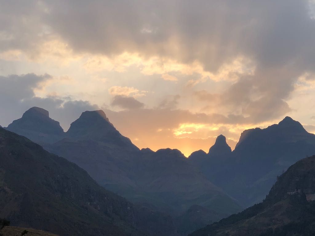 Winter left us with a spectacular sunset on it's last official day #FindBeauty at Cathedral Peak Hotel