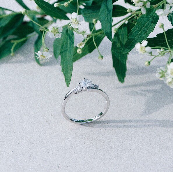 artifactoz's tweet image. 秋は結婚式が増える季節ですね。
ホテルで結婚のお写真を撮影しているご夫婦を見かけることも増えてきました。

A.O.Zでも、お客様おひとりづつのご相談にのる機会も増えています。

これから先の季節、新しい試みも考えている最中ですので、早くお客様へお届けできればと思っております。