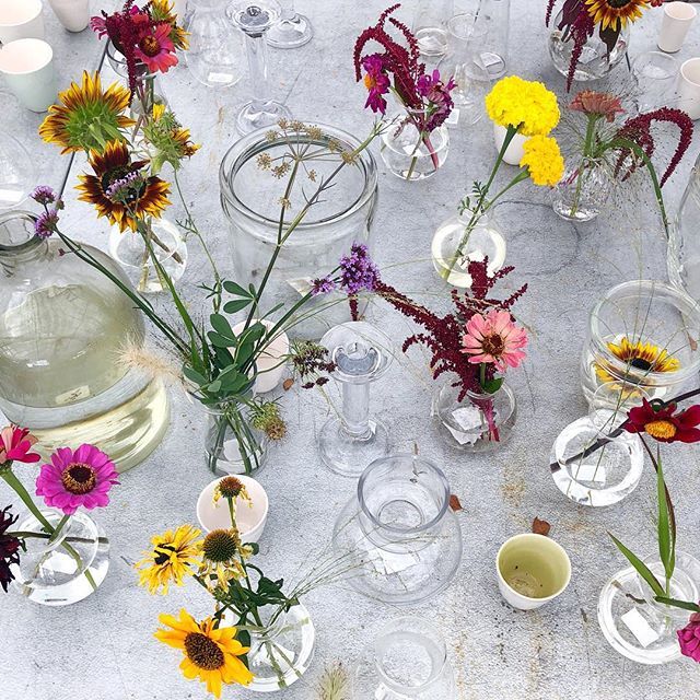 When you find a table of the prettiest flowers 🧡

#botanicalforagersunitedsocietyinc #allthingsbotanical #alovefornaturesbest #aseasonalshift #aseasonalyear #flowersmakepeoplehappy #undertheflowerspell #bloooms #embracingtheseasons #petal_perfection … ift.tt/2PX4AOO