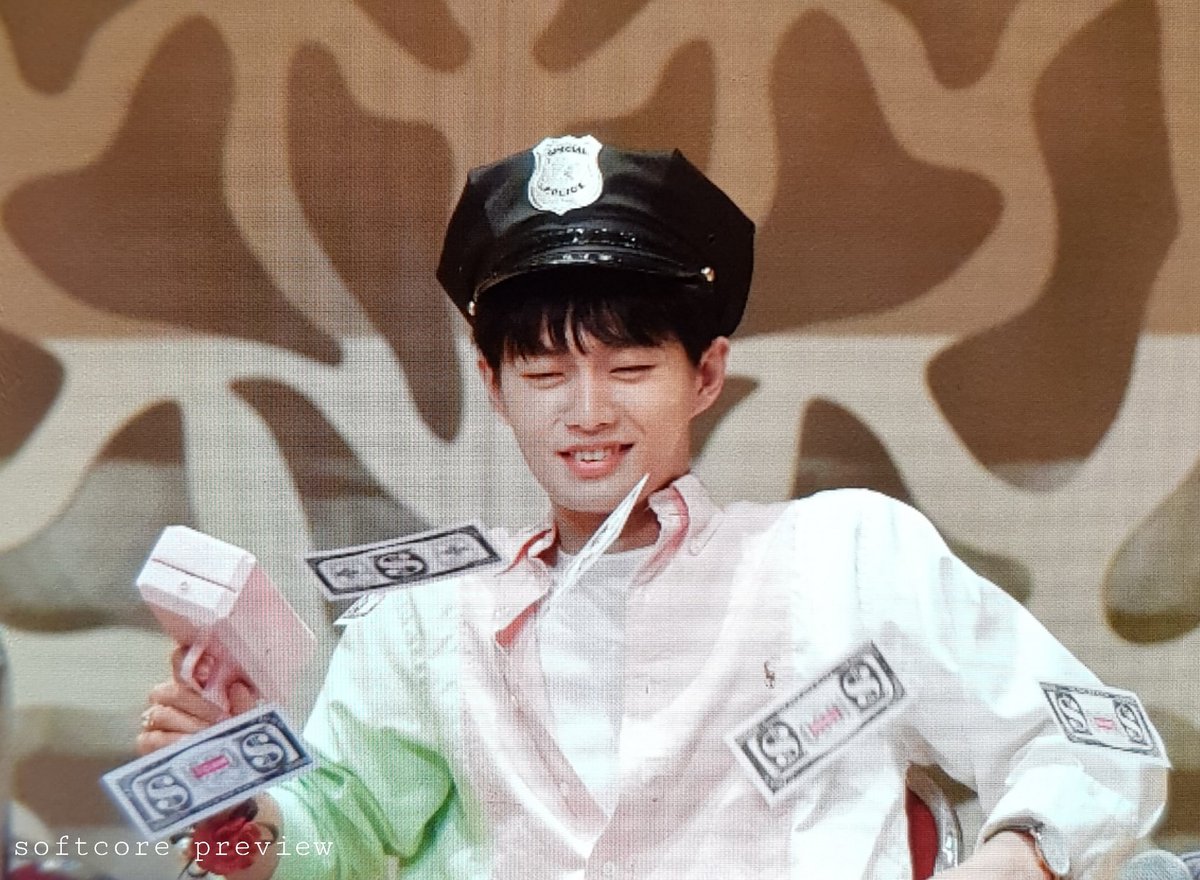 softcore9698's tweet photo. 180901 [PRV]심석홀 팬싸. 
빵야빵야 우당탕쿵쾅 #김용국 https://t.co/SXx5pFmNWA