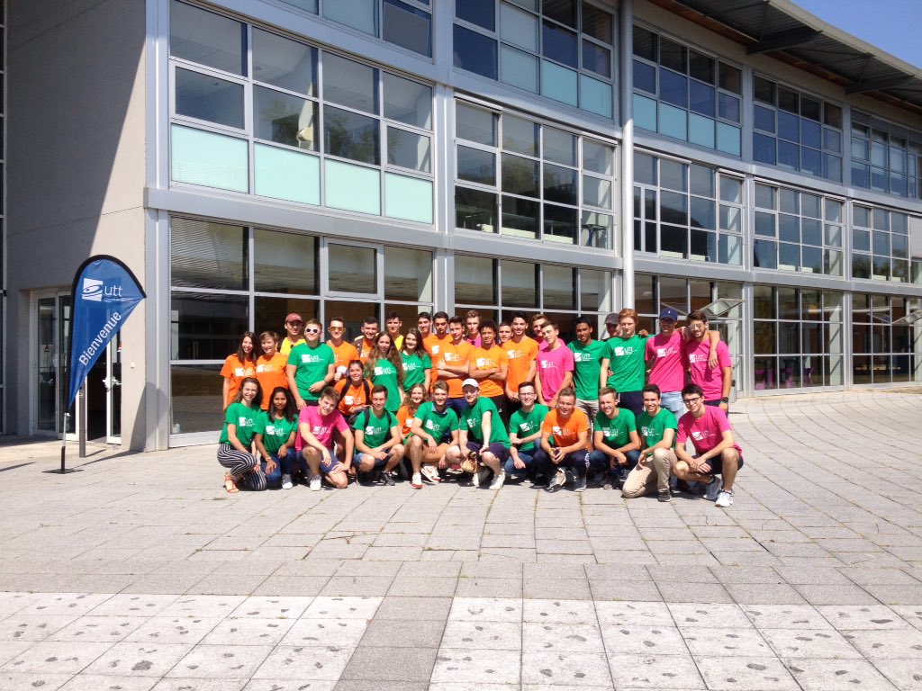 EmilieColasUTT's tweet image. Une trentaine d’étudiants prête à accueillir et répondre aux questions des parents #ParentsWelcome @UTTroyes ☕