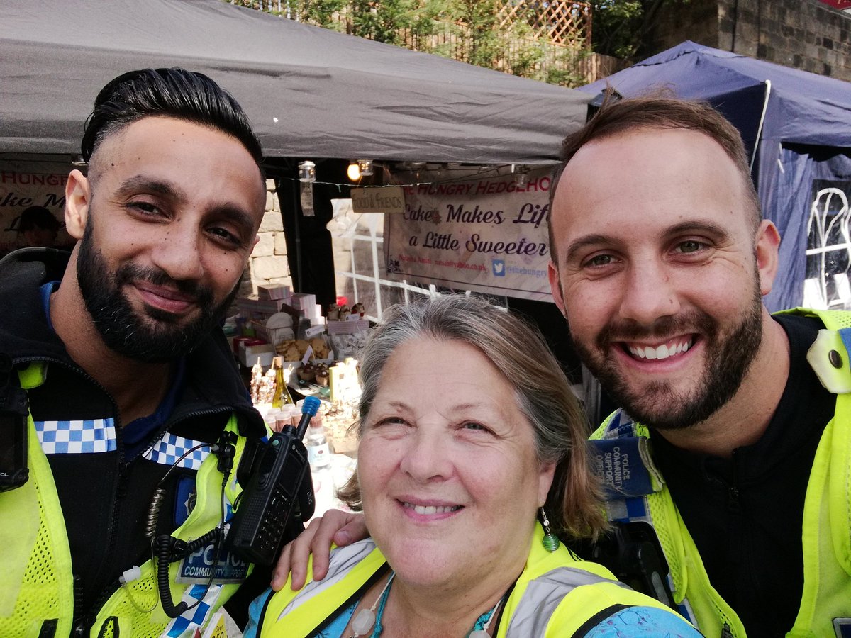 CllrJaneDowson's tweet photo. #caaf2018 Getting ready for the Festival Street Stalls event. Lots of food, lots of live music, lots if fun @ChapelAToday @NorthLeedsLife @CaraChapelA https://t.co/Kzko8U87D9