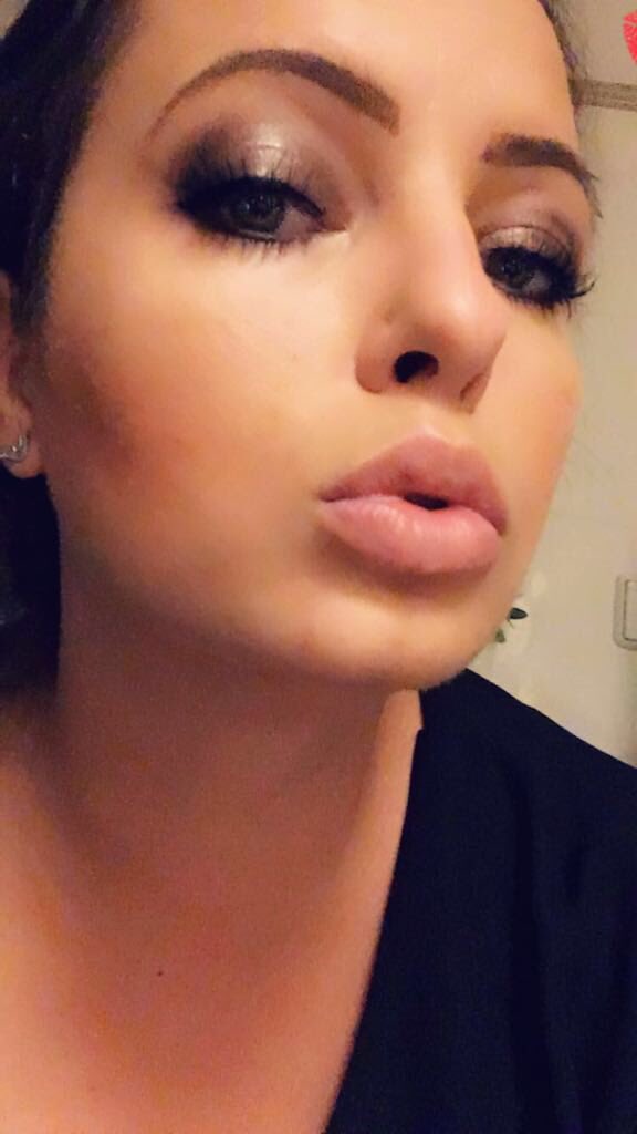 LadyLeckerLipsy's tweet photo. Online vor der Cam 🤗 #Webcam Girl #webcamsex #bigboobsgirls #findom #bdsm #online #misstress #sexy #curvygirl #paypigwanted          https://t.co/cFSBue9nkY https://t.co/K9oWMkQAVF