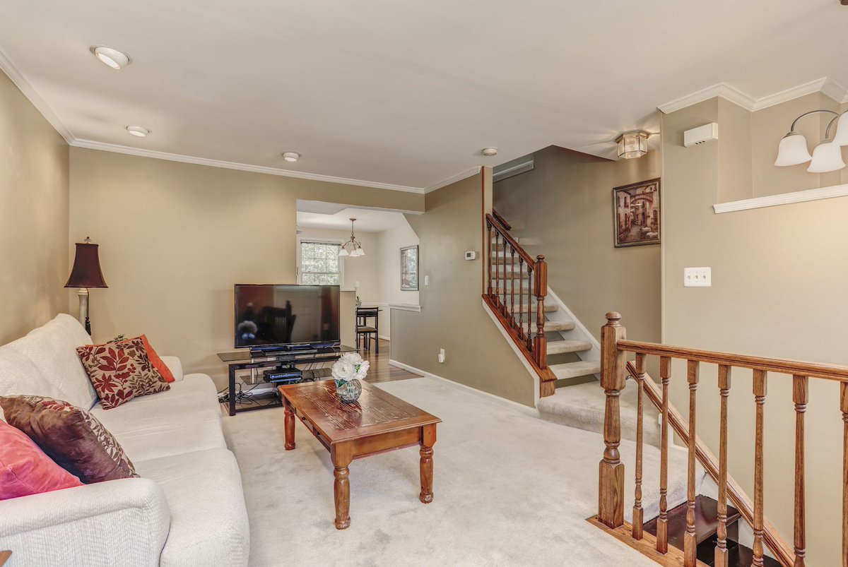 TheDeevyGroup's tweet image. Newly Listed in Centreville - 5617 Skylemar Trail. Come and see our new listing! 
Vrtual Tour: spws.homevisit.com/hvid/240397