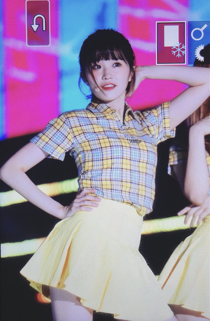 archiveshayoung's tweet image. 180901! | © snow flake preview
↠#송하영 #프로미스나인 ˊ˗