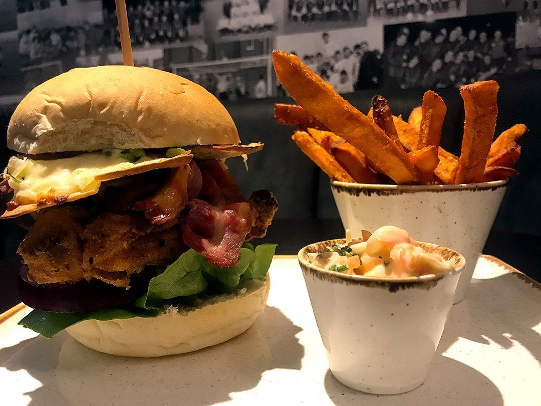 ruskinsthelens's tweet photo. Fancy some gorgeous grub this evening? Call into @StickyWicketStH no need to book #SimpleClassics #BeautifullyCooked https://t.co/qFCk1Qqaay