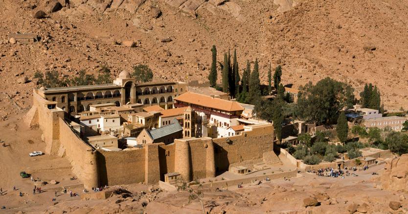Angi_tech's tweet photo. Sarà digitalizzato il #patrimonio del #monastero di #SantaCaterina, in quella che è considerata la più antica #biblioteca del #mondo. #Pergamene e #manoscritti saranno disponibili grazie all'accordo con #UniversityofCalifornia @UCLA, #EarlyManuscriptsLibrary e @arcadiaFund. https://t.co/O2fngUpNjF