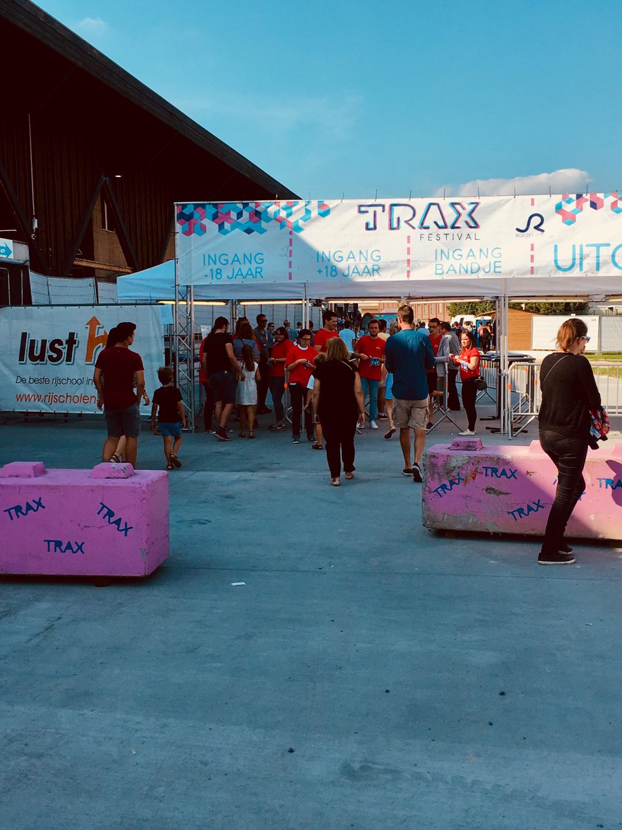 De deuren van #traxrsl zijn open :)
#traxrsl #festival #Roeselare #open