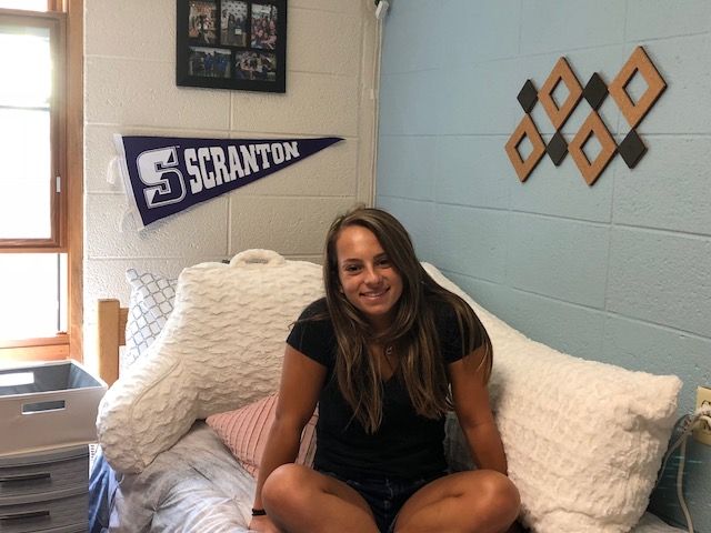 Becahi_Hawks's tweet photo. Golden Hawk Class of 2018 Jessica Indelicato started University of Scranton this semester & will be studying International Business while tearing up the softball field. #catholiceducation #onceahawkalwaysahawk #girlboss #softball #absoluteloyalty #shortstop #allstateplayer https://t.co/t4QMJroaLD