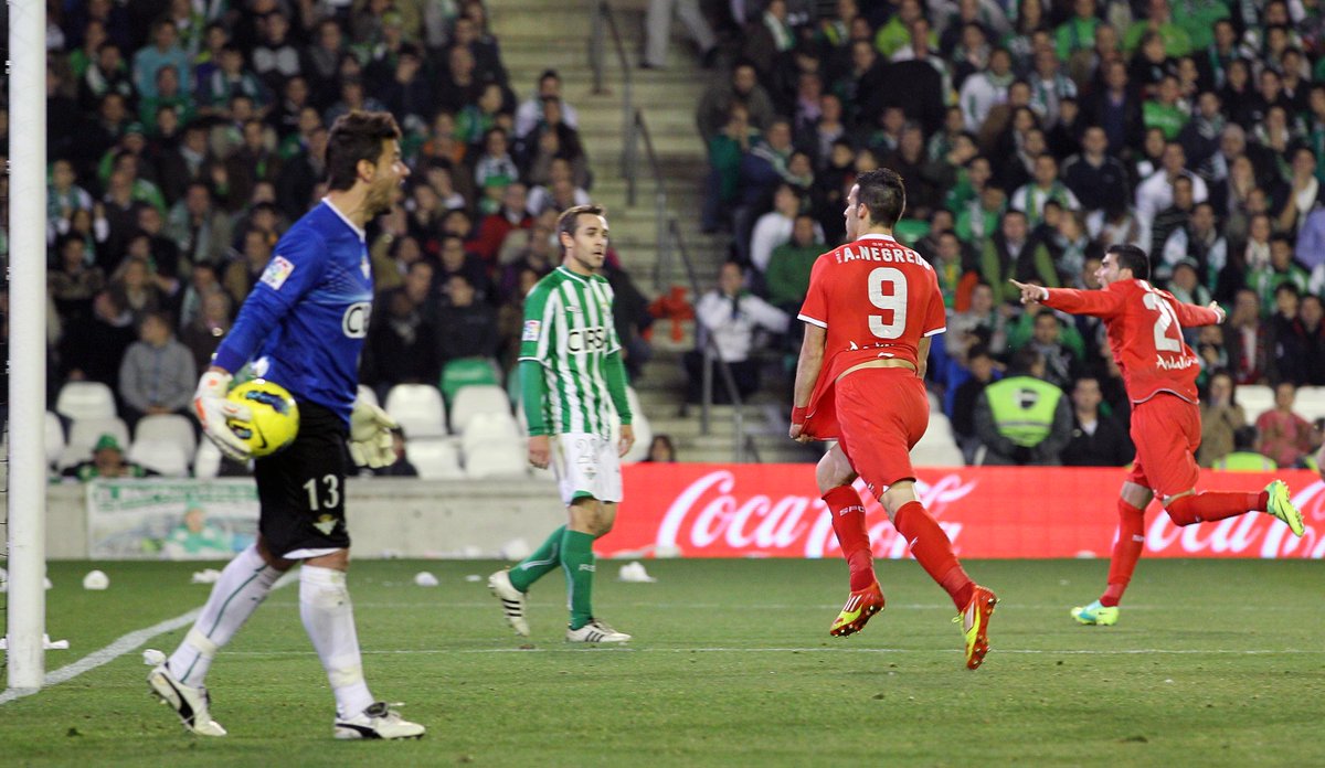 Gol de Álvaro Negredo (<a href="/AlvaroNegredo9/">Álvaro Negredo 9️⃣</a>) al Real Betis (1-1) en el derbi de la jornada 1, que fue aplazada, de la temporada 2011/2012.