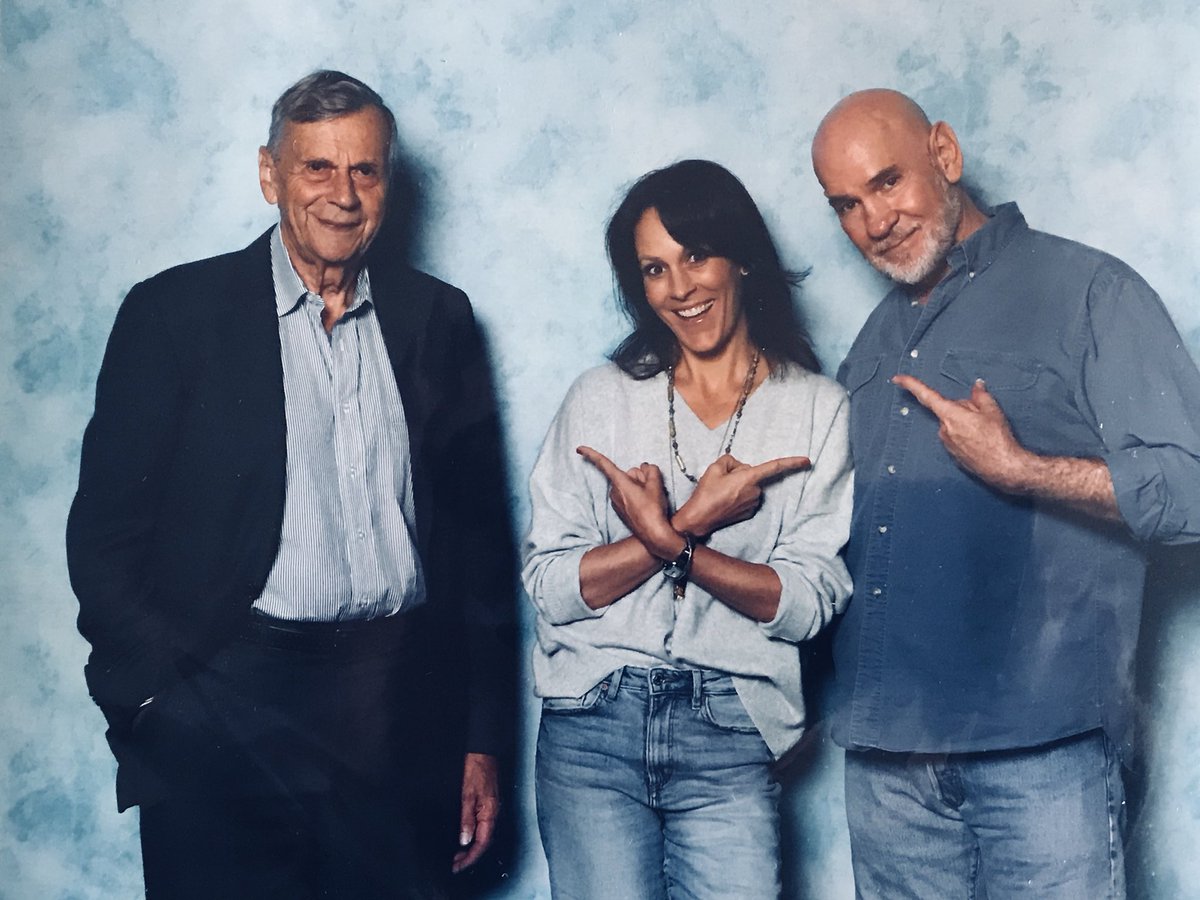 Saturday at @DragonCon with @annabethgish #WilliamBDavis #MitchPileggi! Follow the XTrack on your guides. They are here till Sunday! #FullEmpirePromotions #XFiles