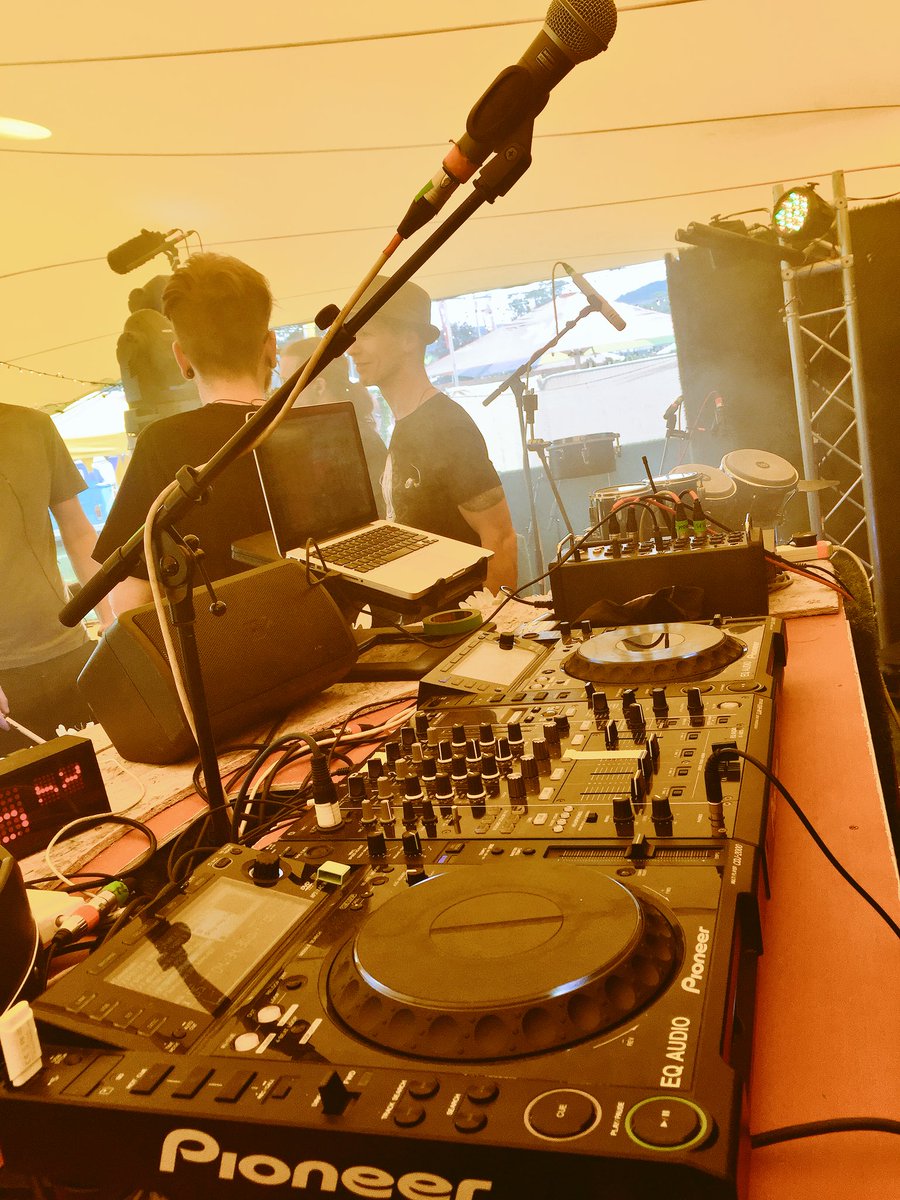 DecPierce's tweet photo. Here’s the office at @EPfestival with @TodayFM for the day! 6pm we kick off with a set of dance &amp; hip hop classics. It’ll be a journey through beats from 1990 onwards! @OfficialRobbieG takes the decks at 7.20pm, @djjohngibbons at 7.40pm, myself &amp; @the_hitmachine from 8pm! 👊🏽 https://t.co/LX3YByujE0