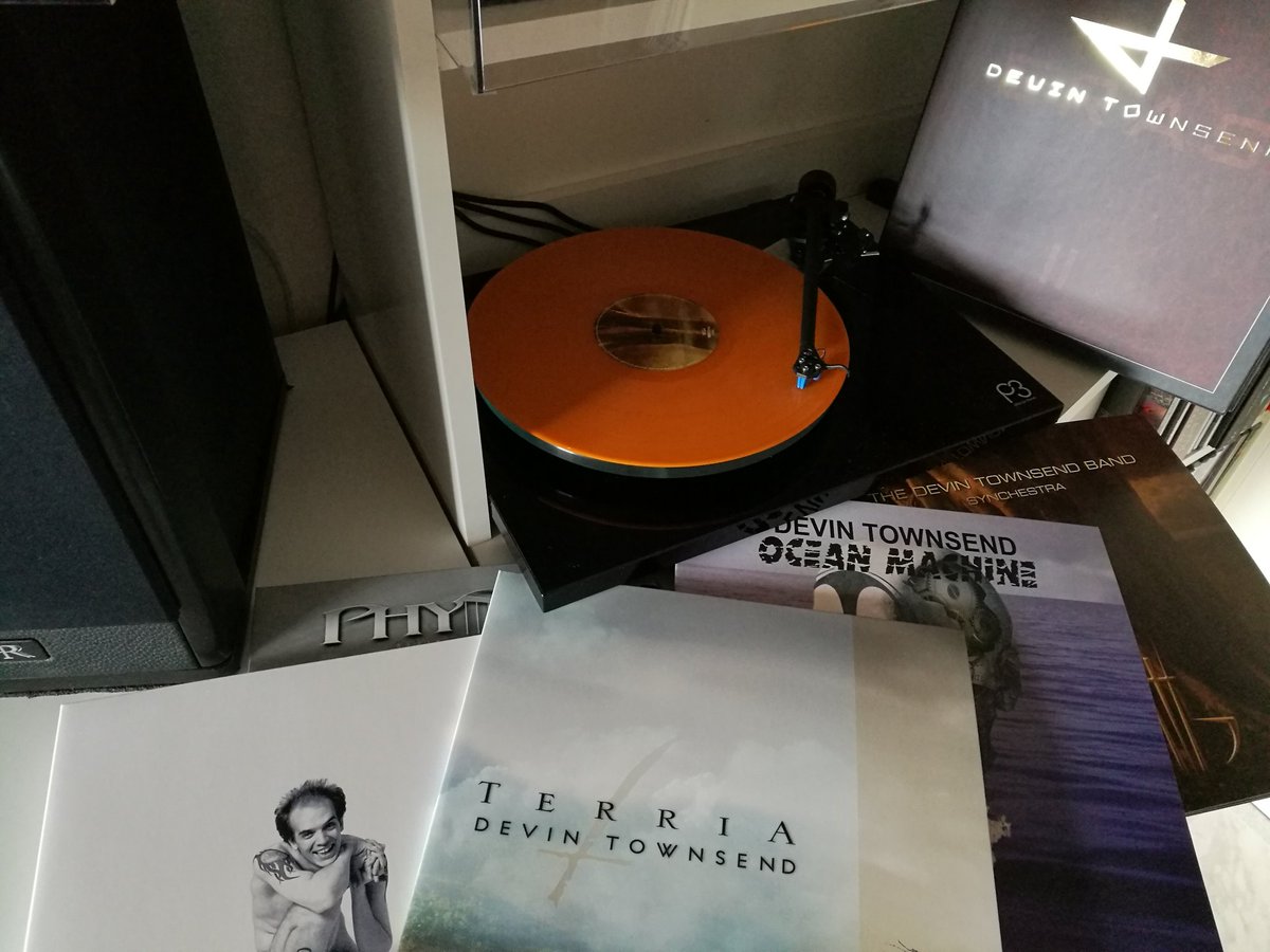ContiAlessio's tweet photo. Ehi @insideouteu @dvntownsend  my Orange ERAS Vinyl Collection Part 2 is here!!! The first vinyl is spinning now... The "book" included is awesome, so full of feelings. I liked it. Now... waiting for part 3 :) https://t.co/CaMzksFwqm