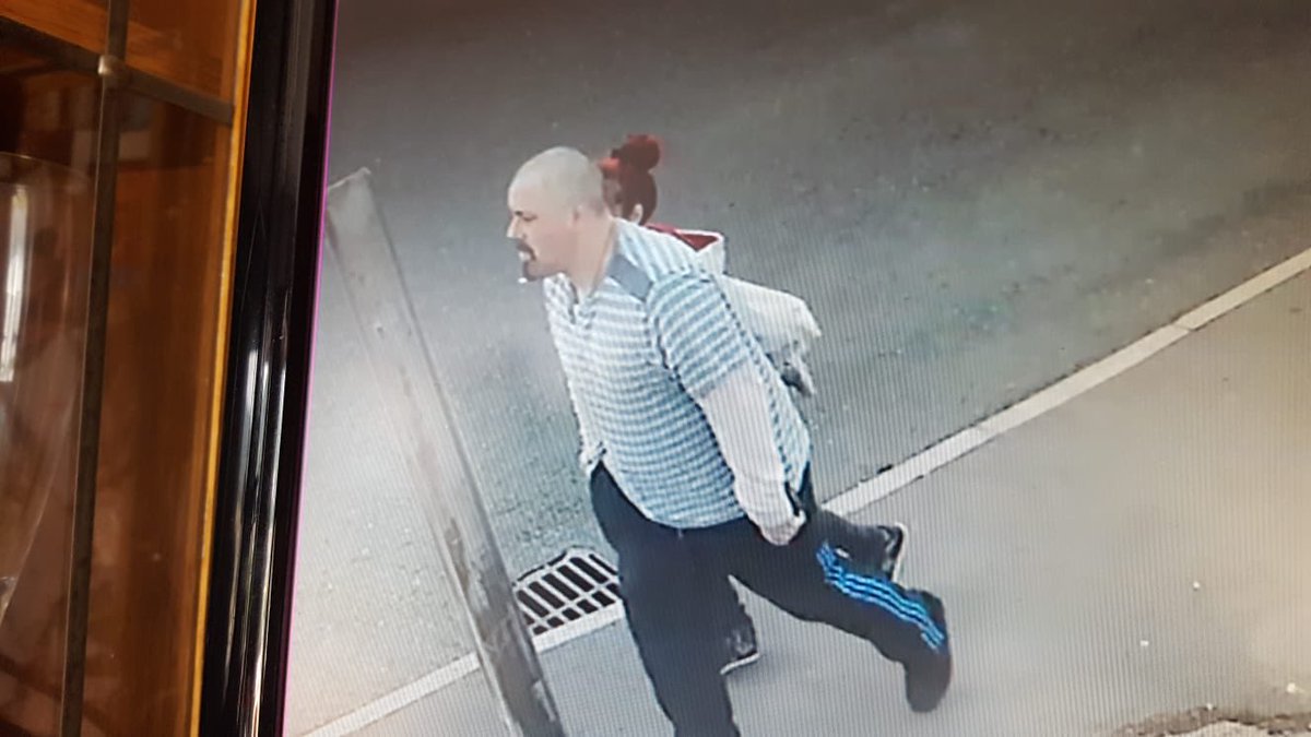 porth_quins_bgc's tweet photo. Names and location please robbing houses in Porth Rhondda went in a family members last night please retweet all over South Wales these scumbags could be anywhere 😡 https://t.co/GsnrVxFdZJ
