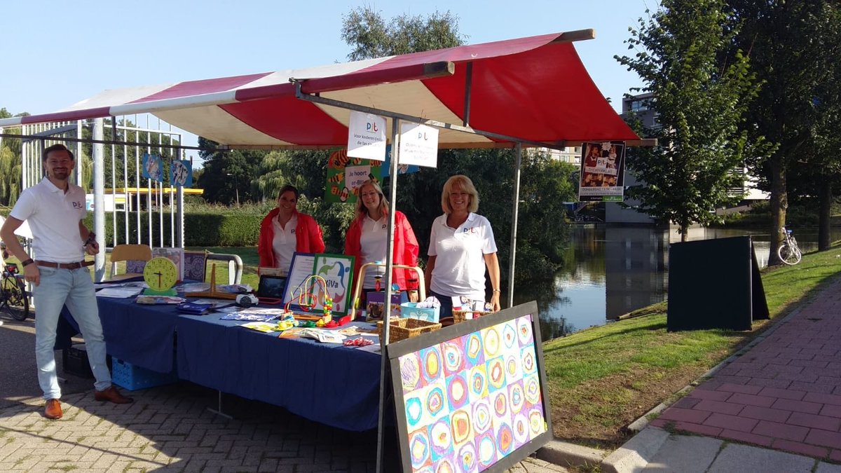 PIT_k_o's tweet photo. Het PIT promotieteam in actie op een zonnig Zomerparkdag in @gemeentehia. #ZPD18 https://t.co/bbFKN7jSxf