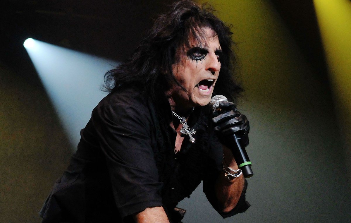 RTNisRockin's tweet photo. Alice says rock bands "need more balls." #AliceCooper #rockmusic #RockBand https://t.co/Feh9y0o0Pt https://t.co/EC0HdZSB95